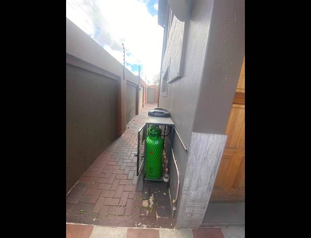 6 BEDROOM HOUSE FOR SALE IN AERORAND